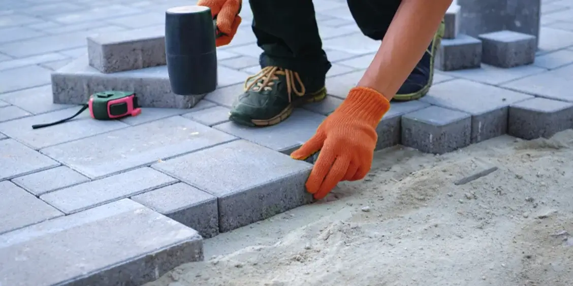 7888_20231220165056_how-to-install-pavers